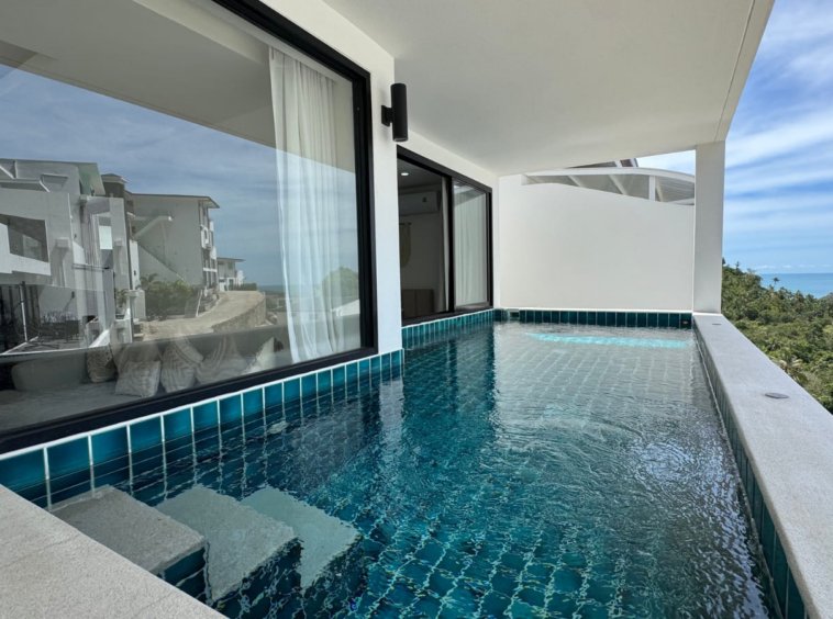 Piscine privée débordement terrasse baie vitrée vue mer appartement Emerald Koh Samui