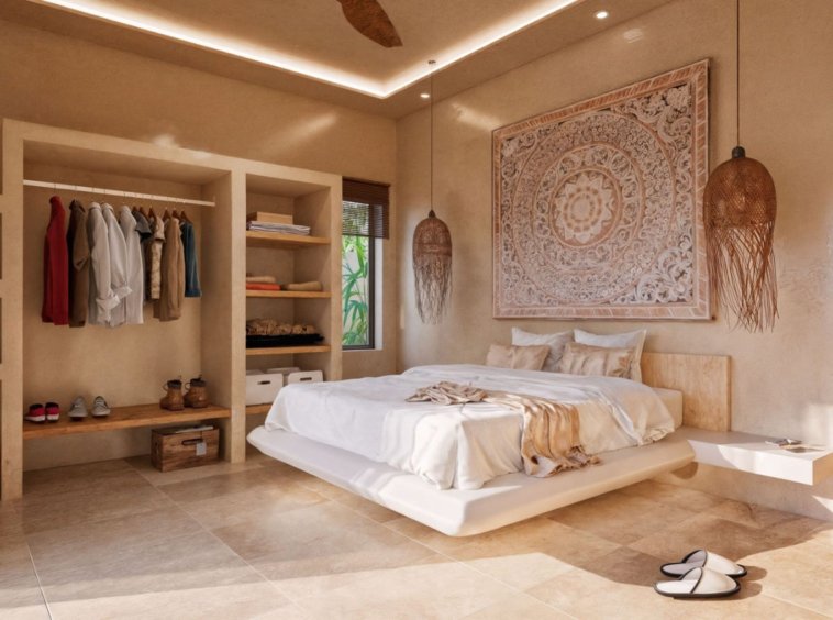 Deuxième chambre villa Koh Samui – lit plateforme, dressing ouvert en bois clair et décoration murale sculptée style balinais