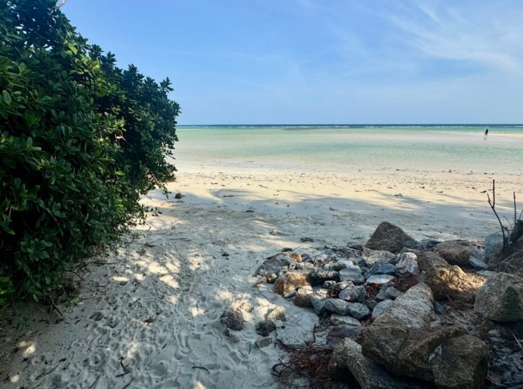Accès plage privée sable blanc mer turquoise Koh Samui proche Lamai