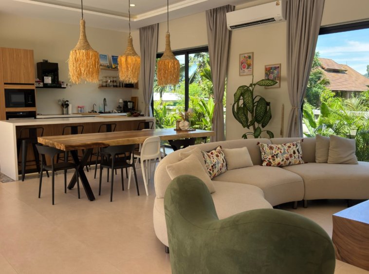 South West Villa à vendre à Lamai, Koh Samui — façade contemporaine et entrée