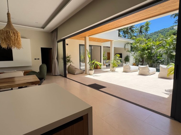 South West Villa à Lamai — cuisine équipée ouverte