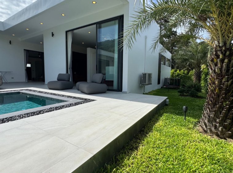 Terrasse, jardin tropical et piscine de la Villa Zola à Koh Samui