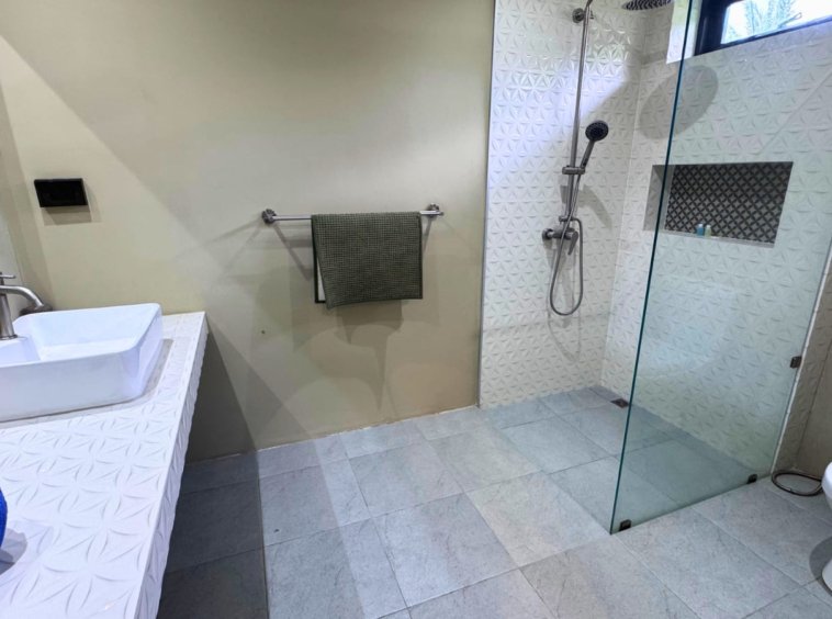 Salle de bain de la mezzanine de la Villa Il Segreto