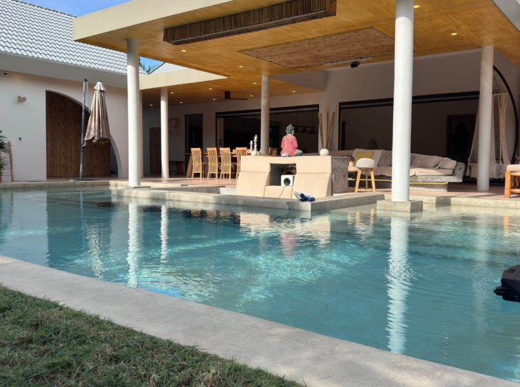 Piscine de la Villa Sunny Ban au centre de Lamai