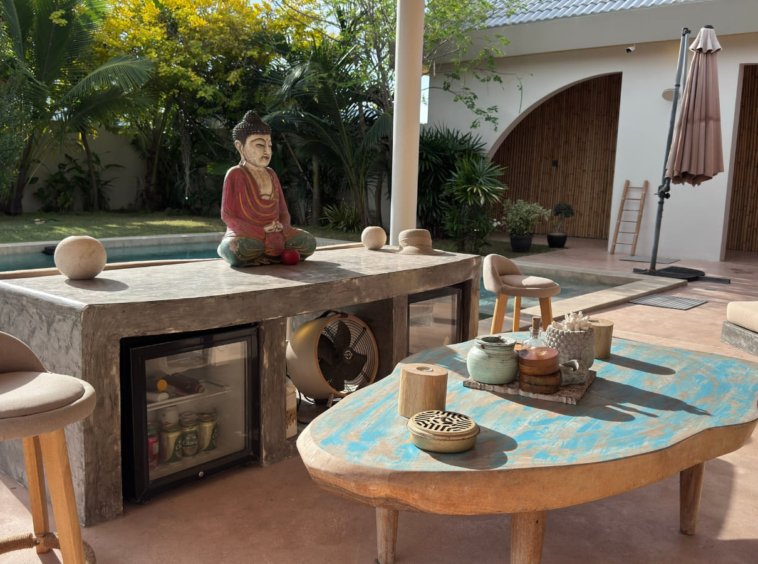 Espace bar et piscine de la Villa Sunny Ban