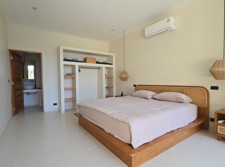 Chambre avec lit king size de la Villa Ankaa