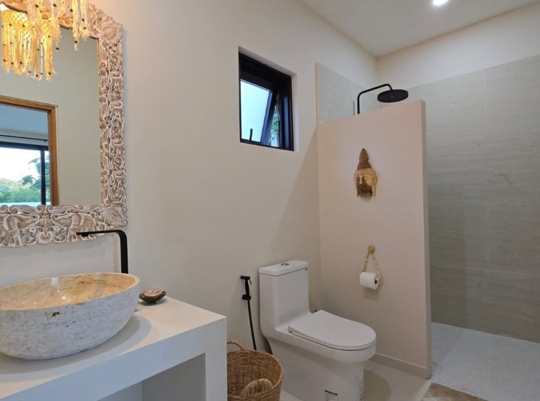 Salle de bain avec douche de la Villa Ankaa