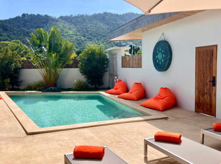 Piscine privée avec vue montagne de la Villa Yolo au centre de Lamai, Koh Samui
