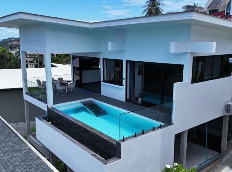 Vue drone de la Villa Azura et de sa piscine à Hua Thanon