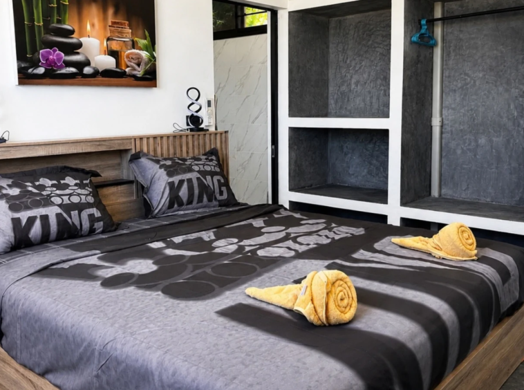 Chambre king size avec dressing de la Villa Azura