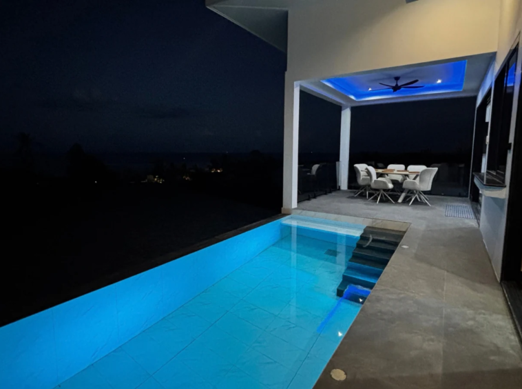 Piscine éclairée de nuit de la Villa Azura